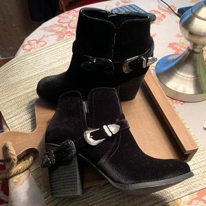 Ankle boots